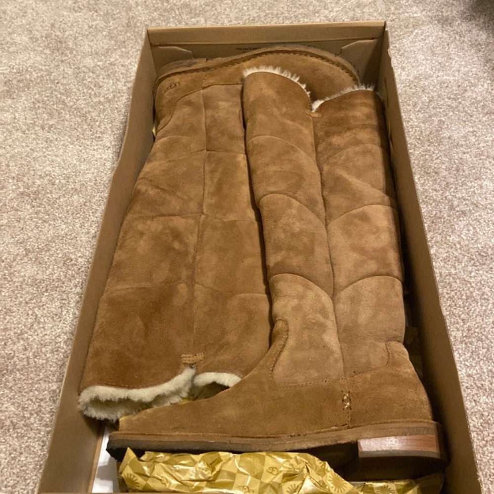 Ugg Samantha Knee High Tall Tan Brown Suede Sheepskin Lined Warm Boots.